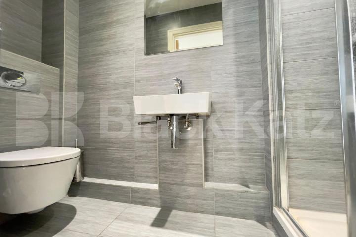 909 Sq. Ft with private balcony, two communal roof terraces & stunning views The Pioneer Building - Newington Causeway, Borough